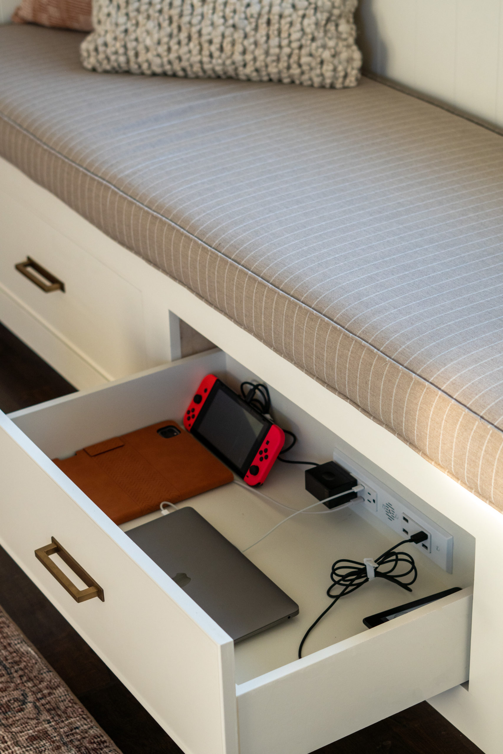 mrsjessicadarling x docking drawer, drawer organization hack in the window seat